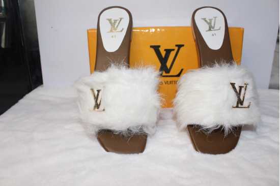 Fur slippers stylish trending casual ware office ware