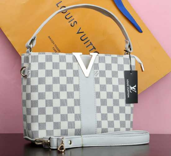 branded imported bags  LOUIS VUITTON  Size : 8" by 10"  Stylish Design